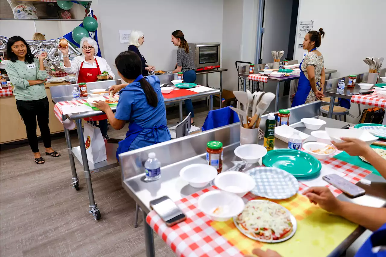 New Dallas cooking class teaches refugees the quirks of American kitchens