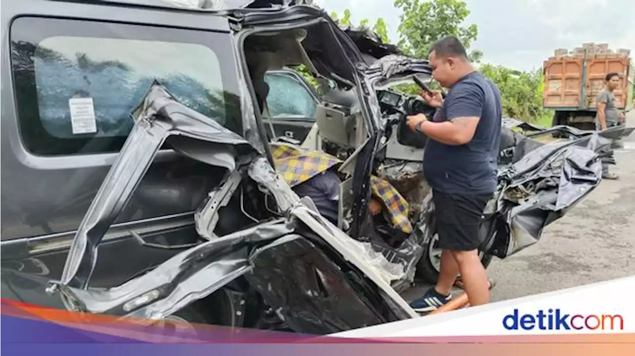 Kronologi Sopir Luxio Tewas-Mobil Ringsek Tabrak Truk di Banyuasin