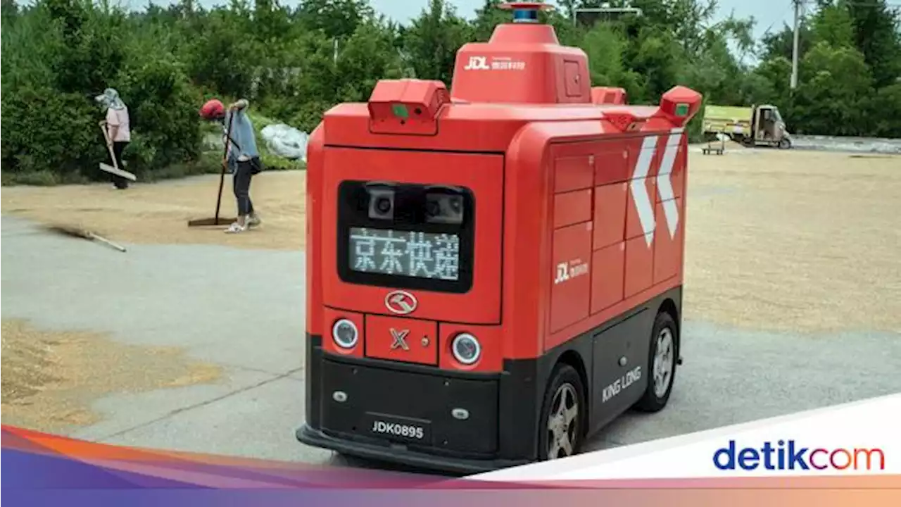 Mobil Tanpa Sopir Mondar-mandir Antar Barang di China