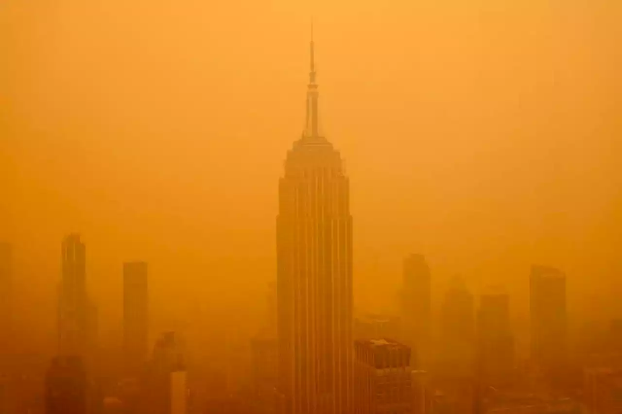 Impactantes fotos y videos muestran cómo una niebla apocalíptica cubre a Nueva York