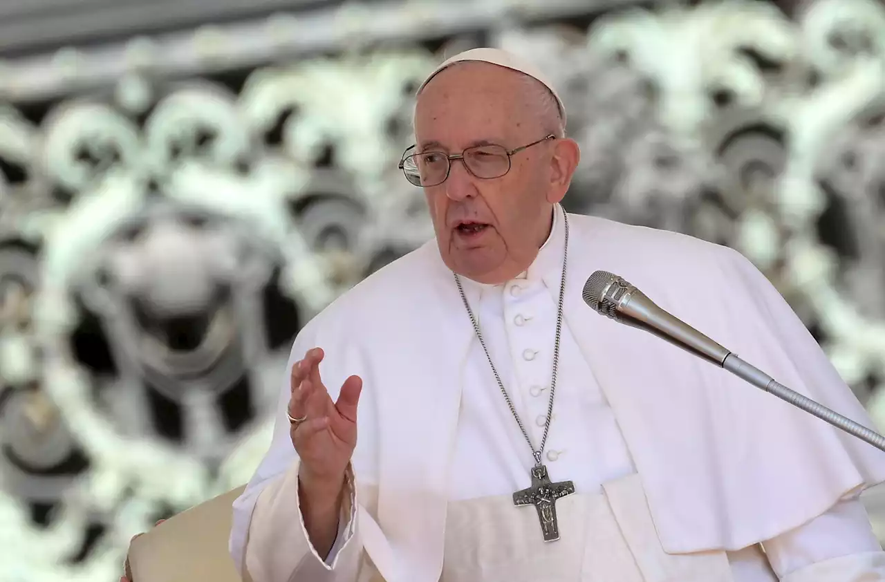 Habla el cirujano del papa Francisco: 'Está bien, despierto y consciente'