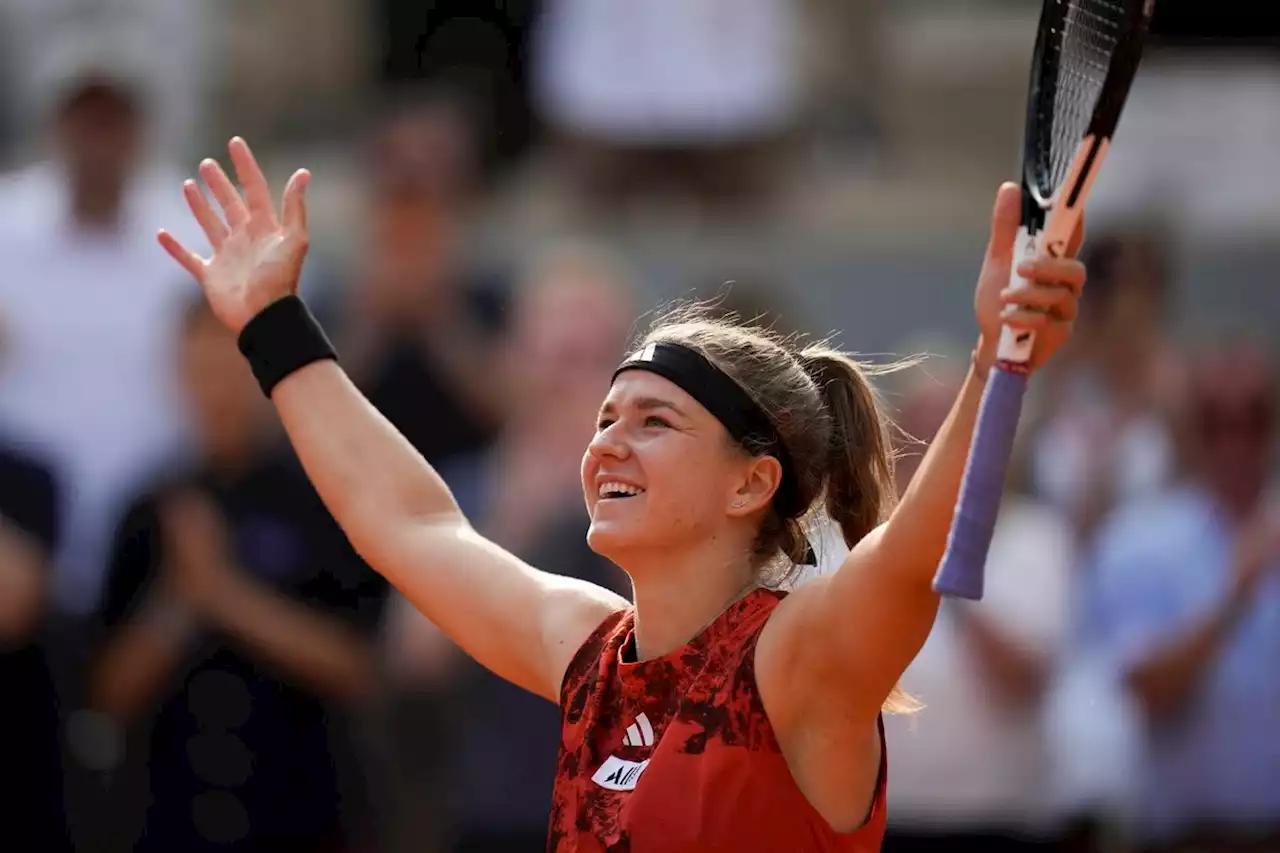 Unseeded Karolina Muchova upsets Aryna Sabalenka to reach French Open final