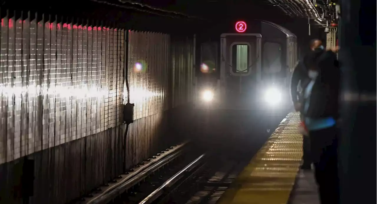 Extra Extra: Calming blue lights at subway stations