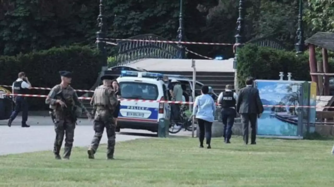 Attacco con coltello in un parco di Annecy, quattro bambini feriti: uno è grave