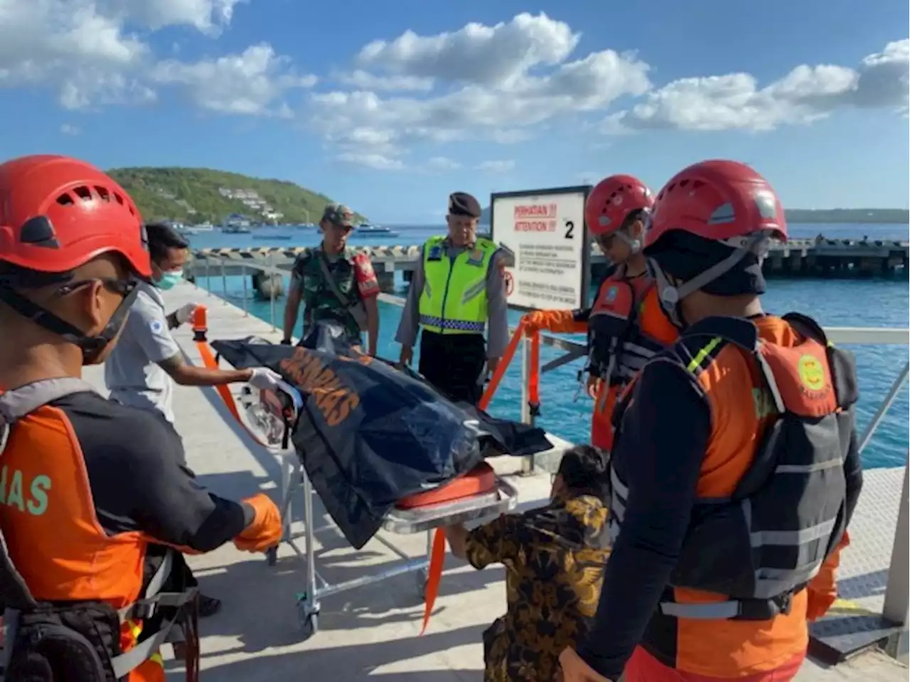 Dua Wisatawan India Terseret Arus di Pantai Kelingking, 1 Ditemukan Mengambang, 1 Sedang Pencarian