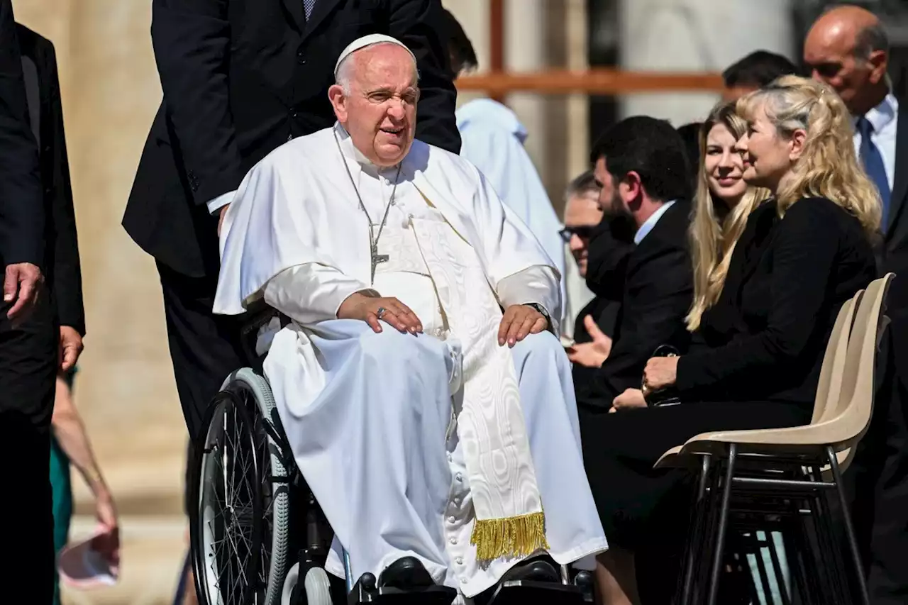 Papa Francisco começou a sentir dores fortes no abdômen um dia antes da internação