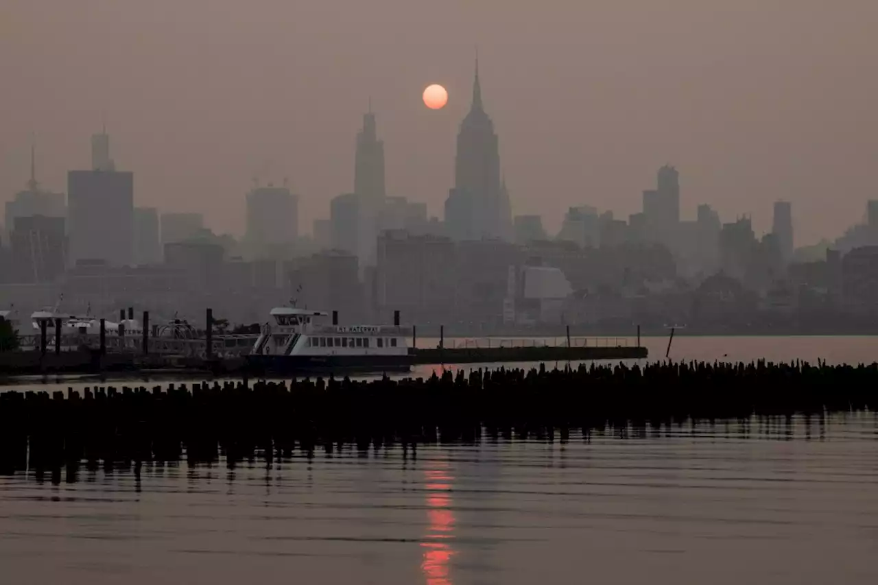 LaGuardia, Aeroporto 'nobre' de Nova York, reabre após suspender voos por fumaça vinda de incêndios no Canadá, mas há riscos de atrasos