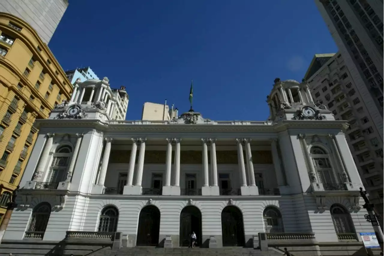 Servidores da Câmara Municipal do Rio recebem até duas gratificações por mês, além do salário