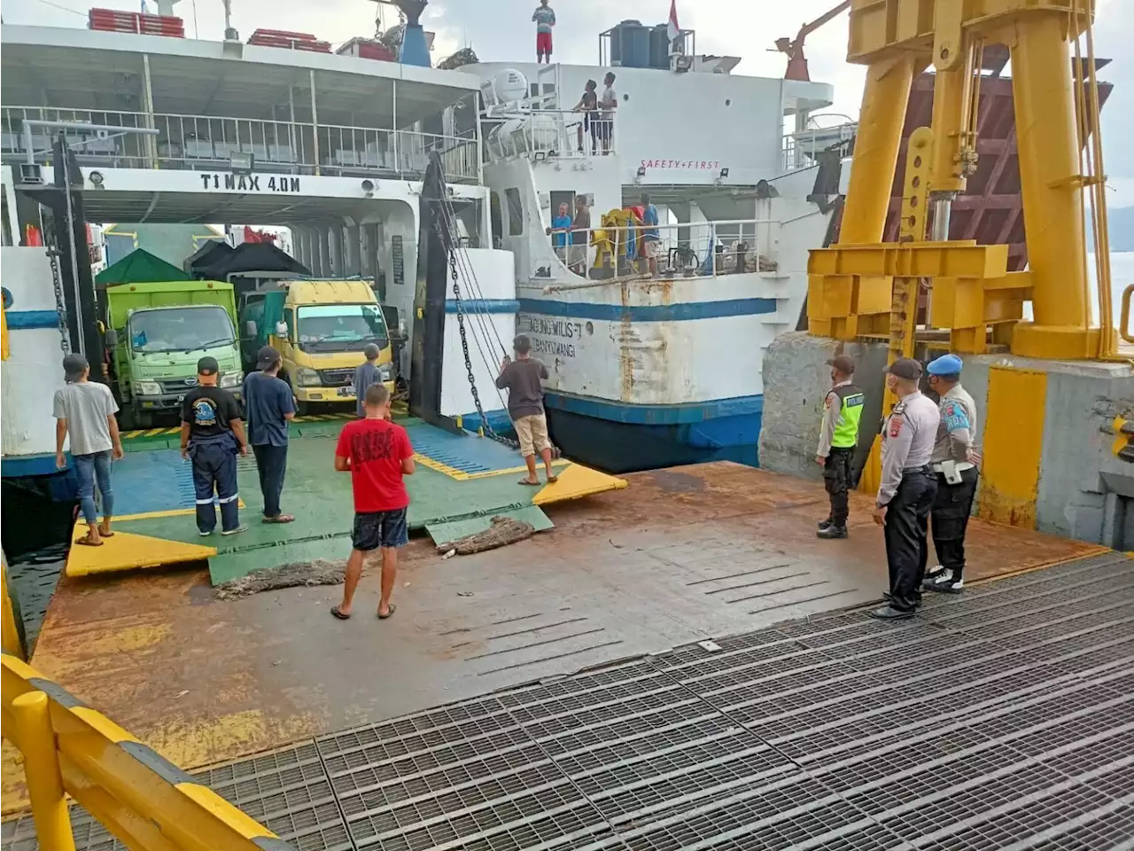 BMKG: Waspada Gelombang Tinggi 4 Meter di Selat Bali dan Lombok