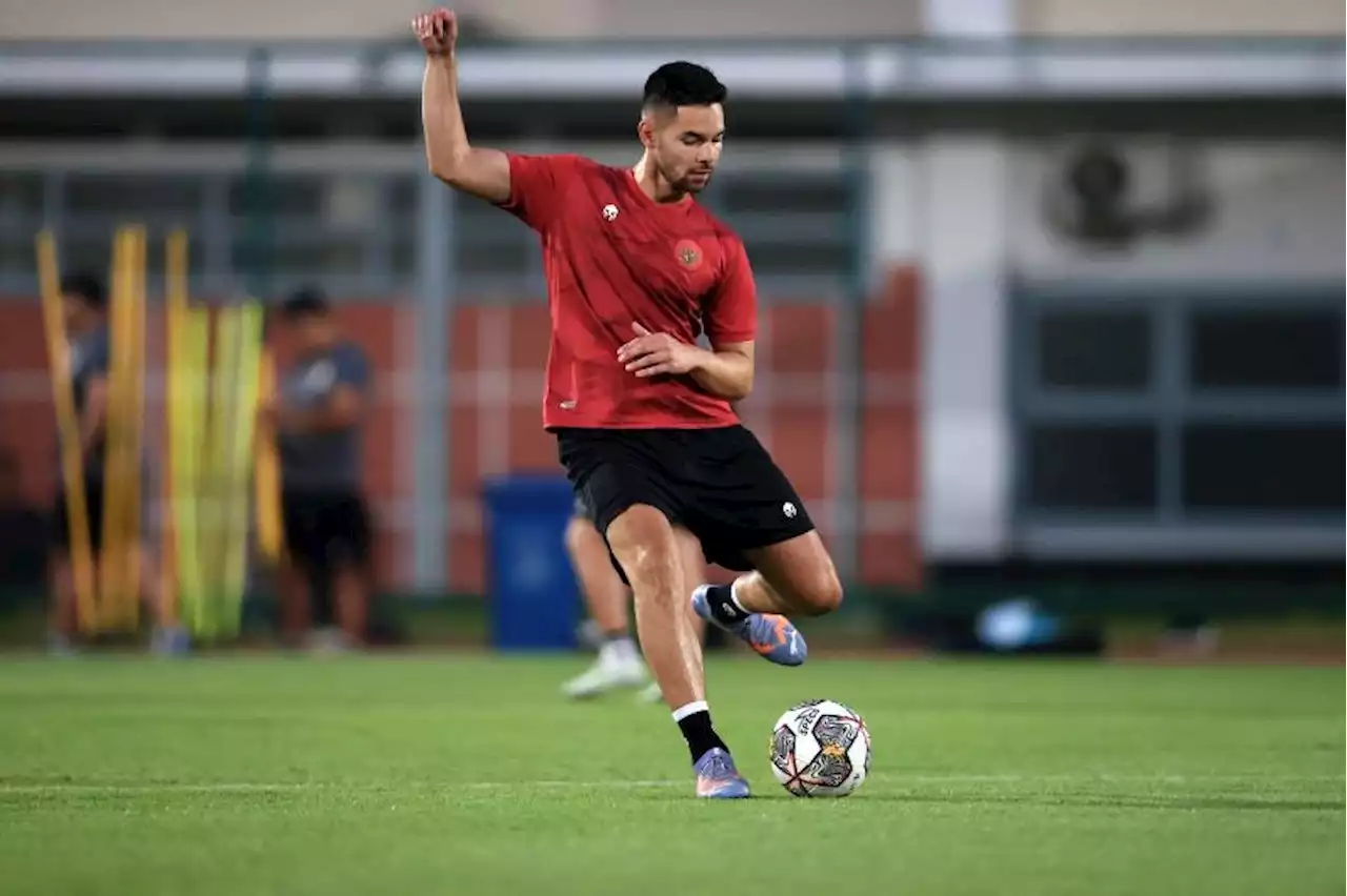 Pemain Timnas Indonesia Sandy Walsh Cedera saat Latihan Bersama di Surabaya