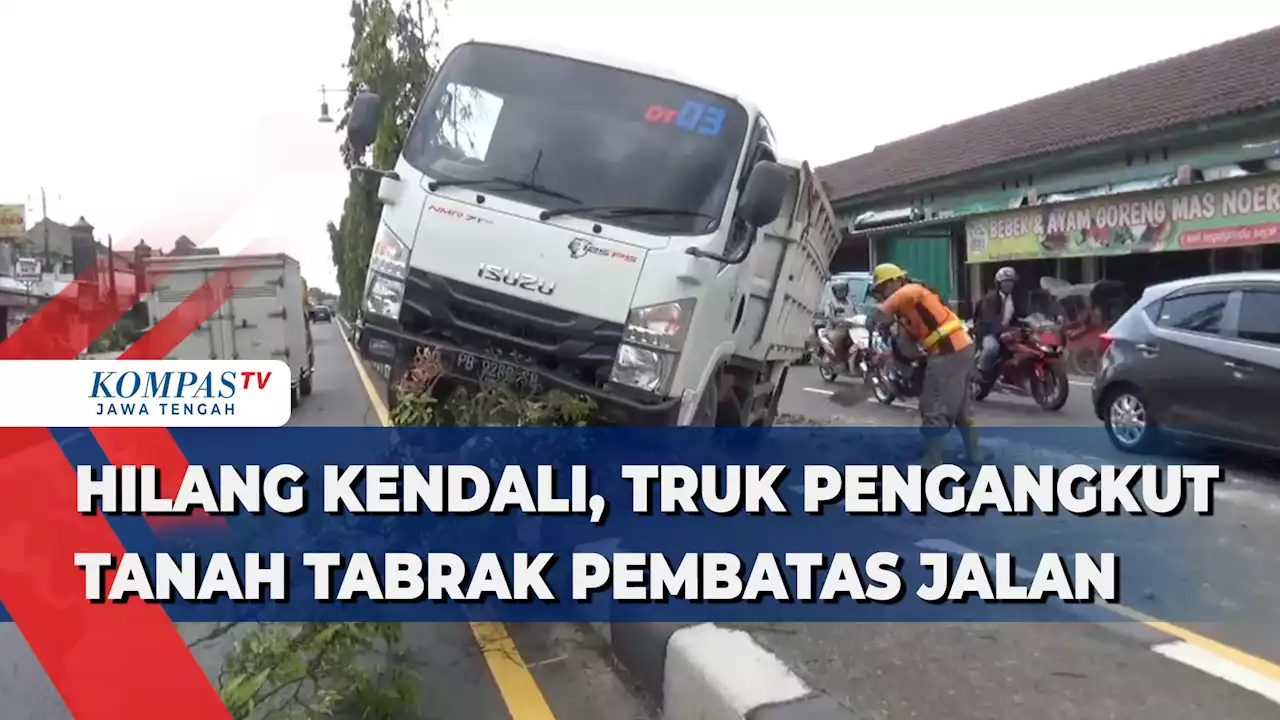 Hilang Kendali, Truk Pengangkut Tanah Tabrak Pembatas Jalan di Klaten