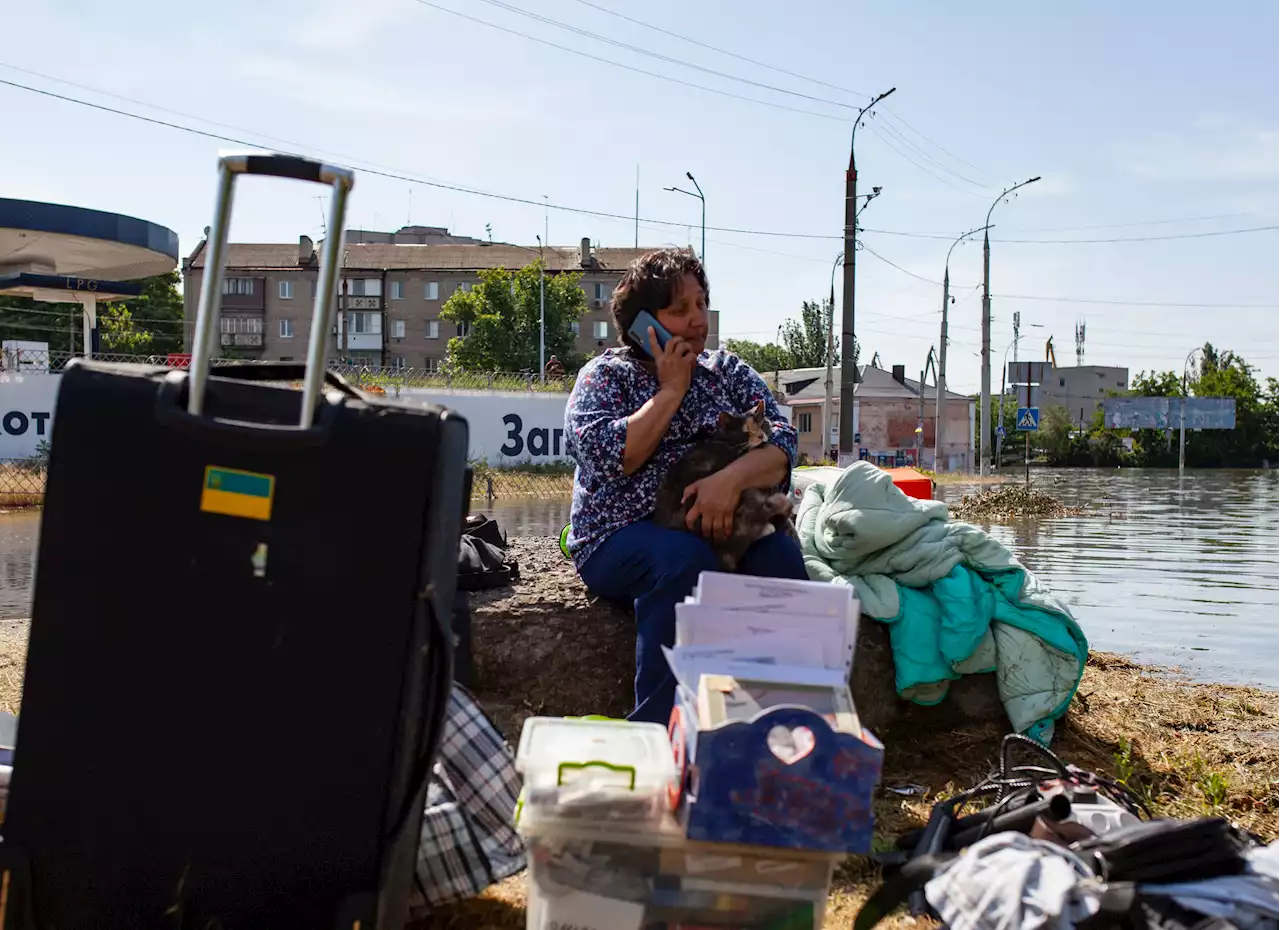 Al menos 6.000 evacuados y 14.000 casas inundadas por la destrucción de la presa de Nova Kajovka