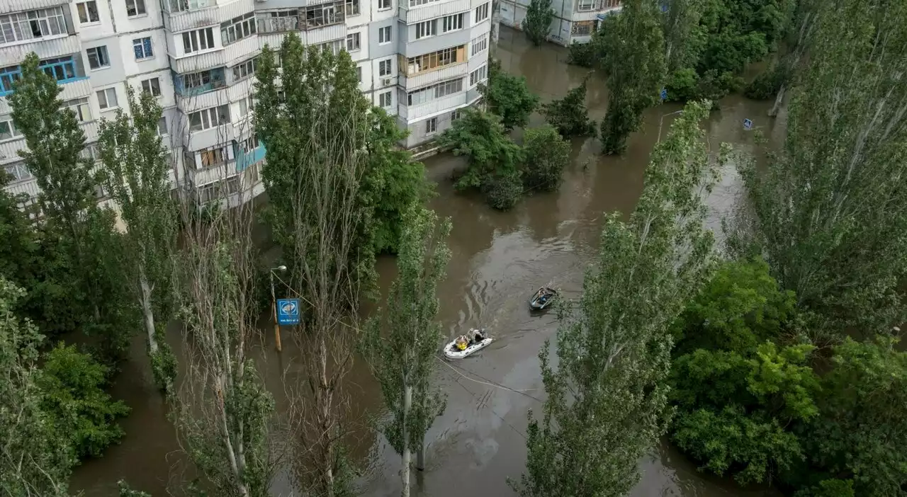 Guerra Ucraina, diga saltata: 600 km quadrati del Kherson sott'acqua. Draghi: «Kiev deve vincere o per l'Ue sarà un colpo fatale»