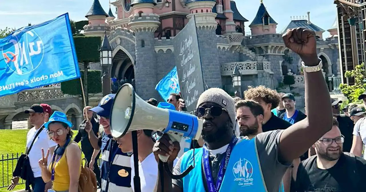 « La magie commence par les conditions de travail des salariés » : à Disneyland Paris, la grève continue