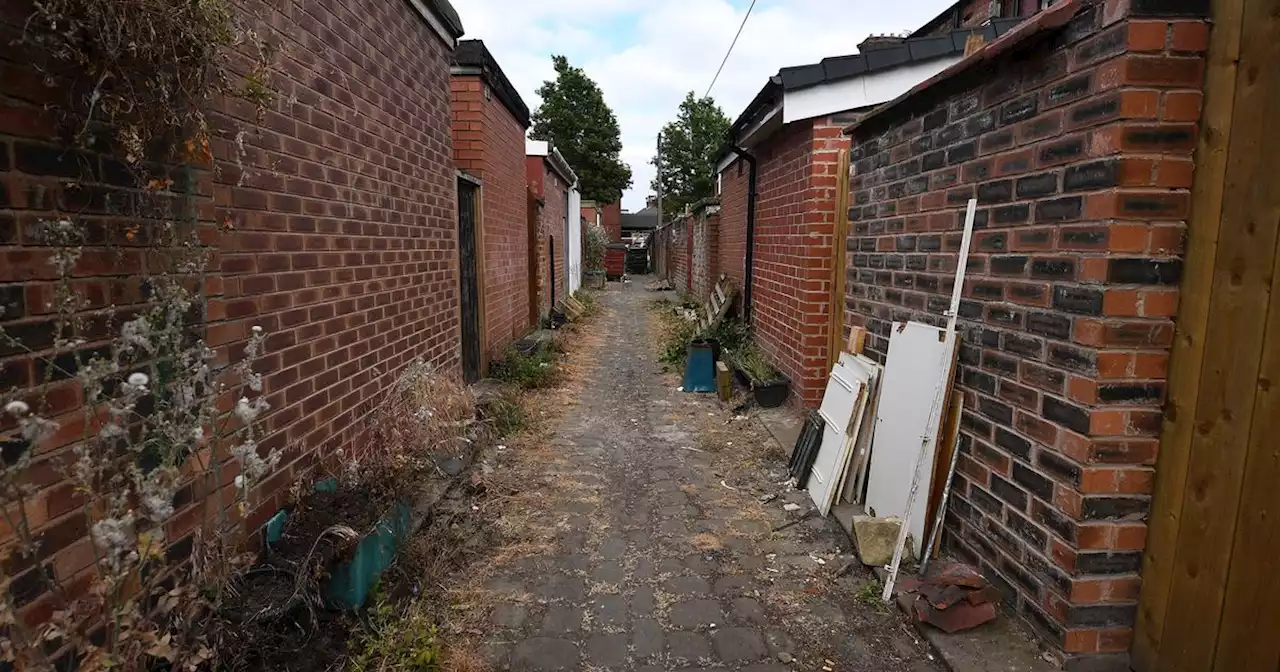 Man who turned balcony into garden paradise has his sights on Moss Side ginnel