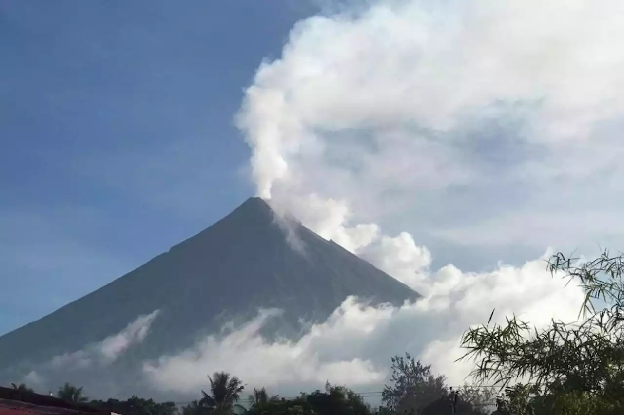 Philippines on alert as volcano spews ash | The Malaysian Insight