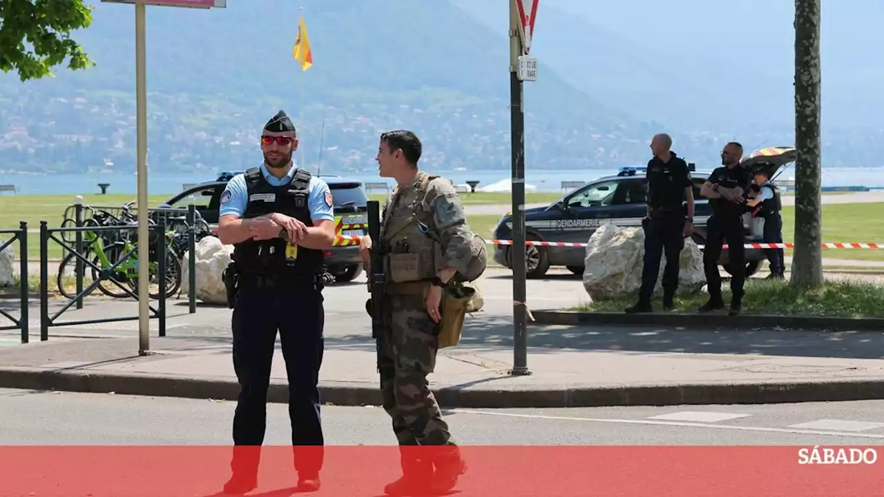 Quatro crianças esfaqueadas num parque infantil em França