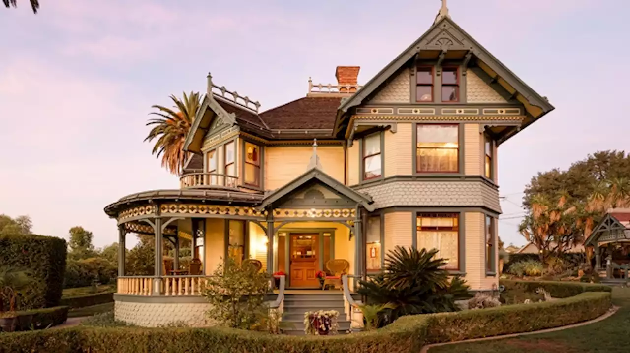 This Southern California Victorian-Style Home Has $400,000 Worth of Fancy Wallpaper