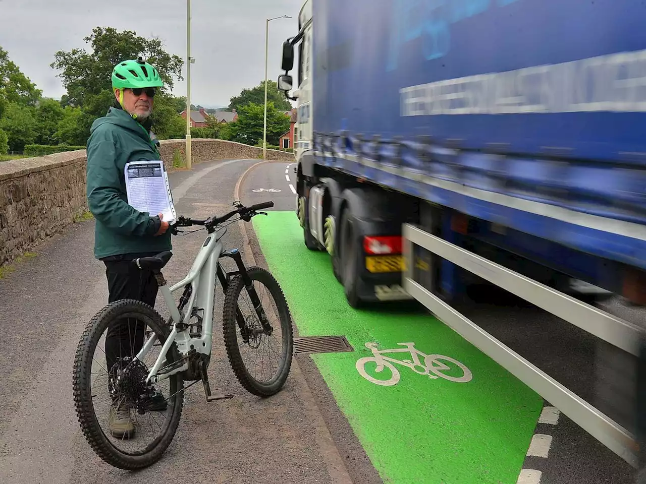 'Bemused' cyclists urge re-think over 'dangerous' cycle lanes