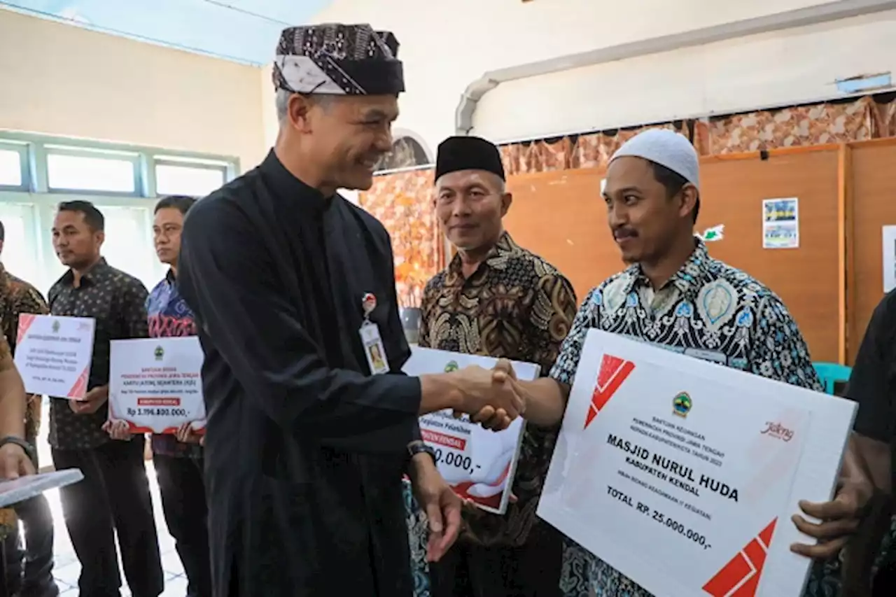 Pemprov Jateng Serahkan Bantuan Keuangan Rp94,6 Miliar ke Pemkab Kendal