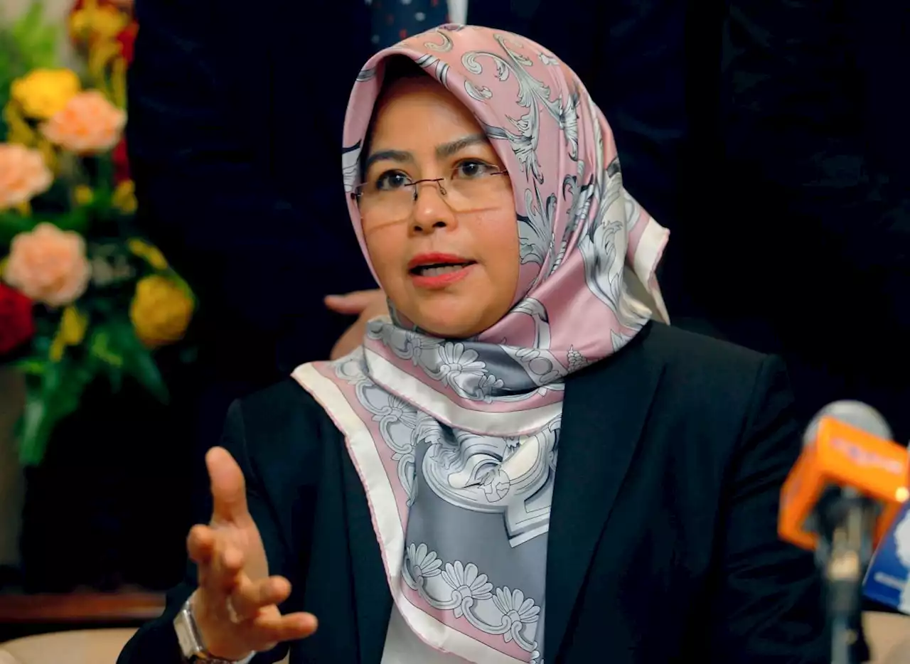 Accept unity govt with open heart, says Wanita Umno head