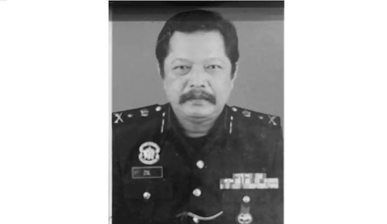 Eminent intel officer dies