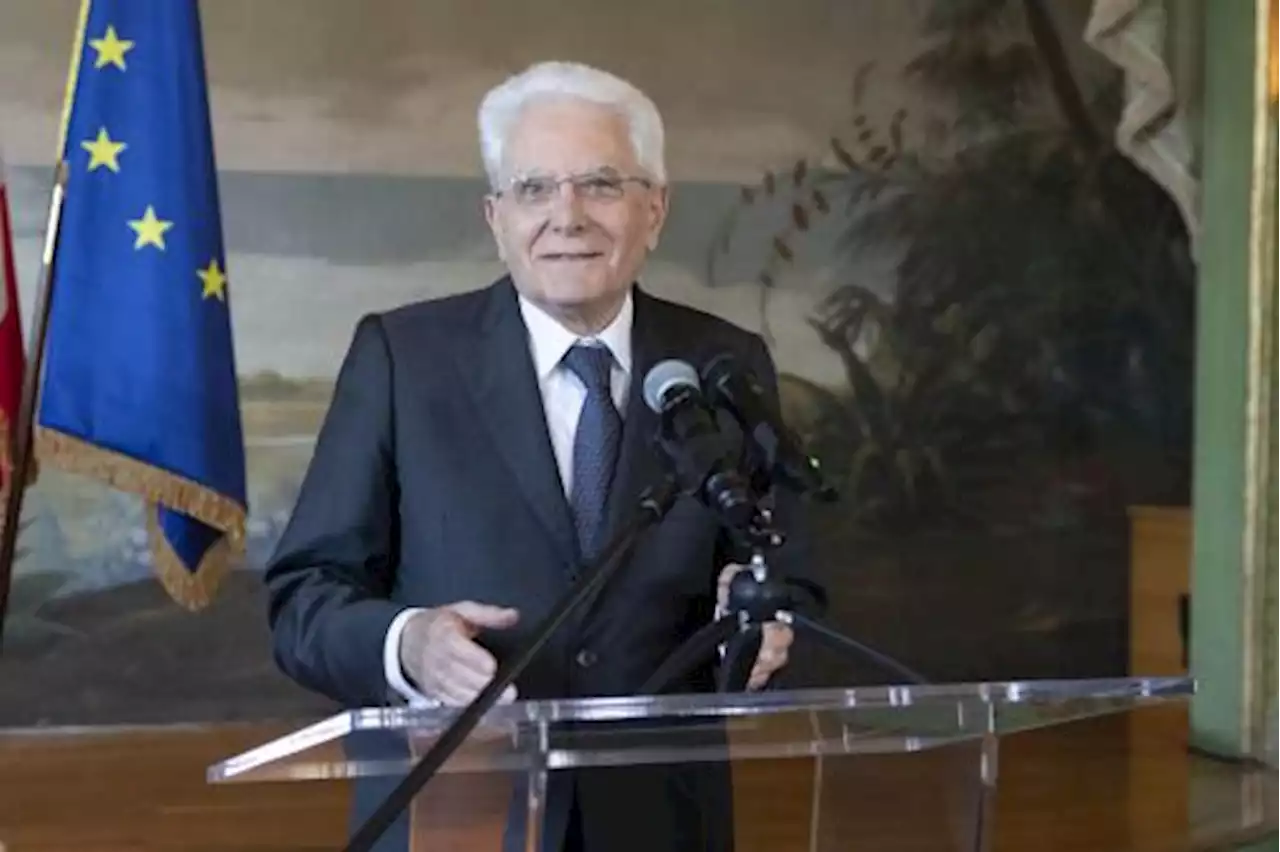 Mattarella: 'Doveroso e meritorio il soccorso in mare'