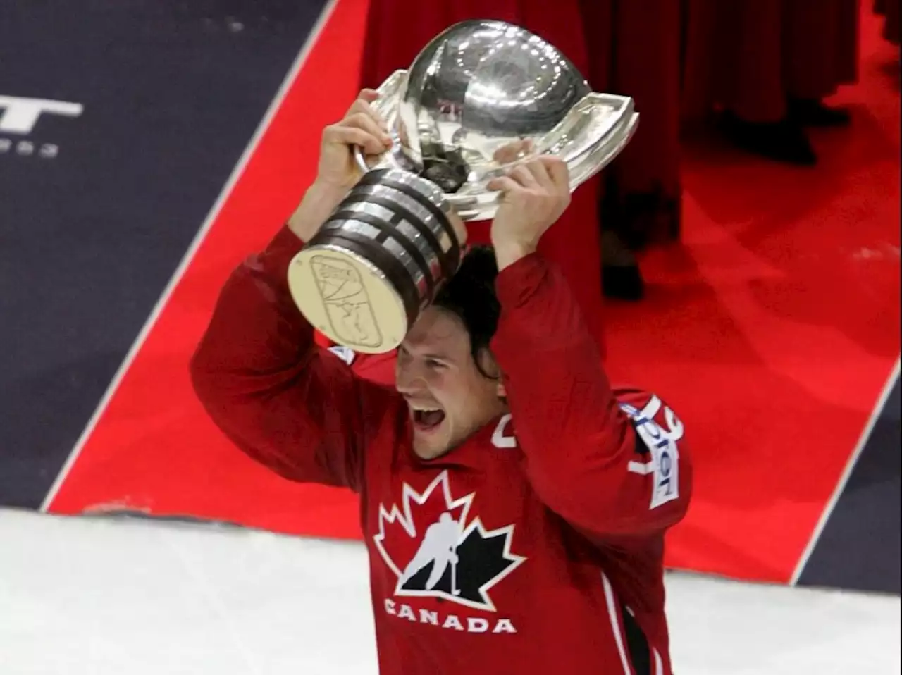 Treliving to name Shane Doan assistant GM of Maple Leafs: Report