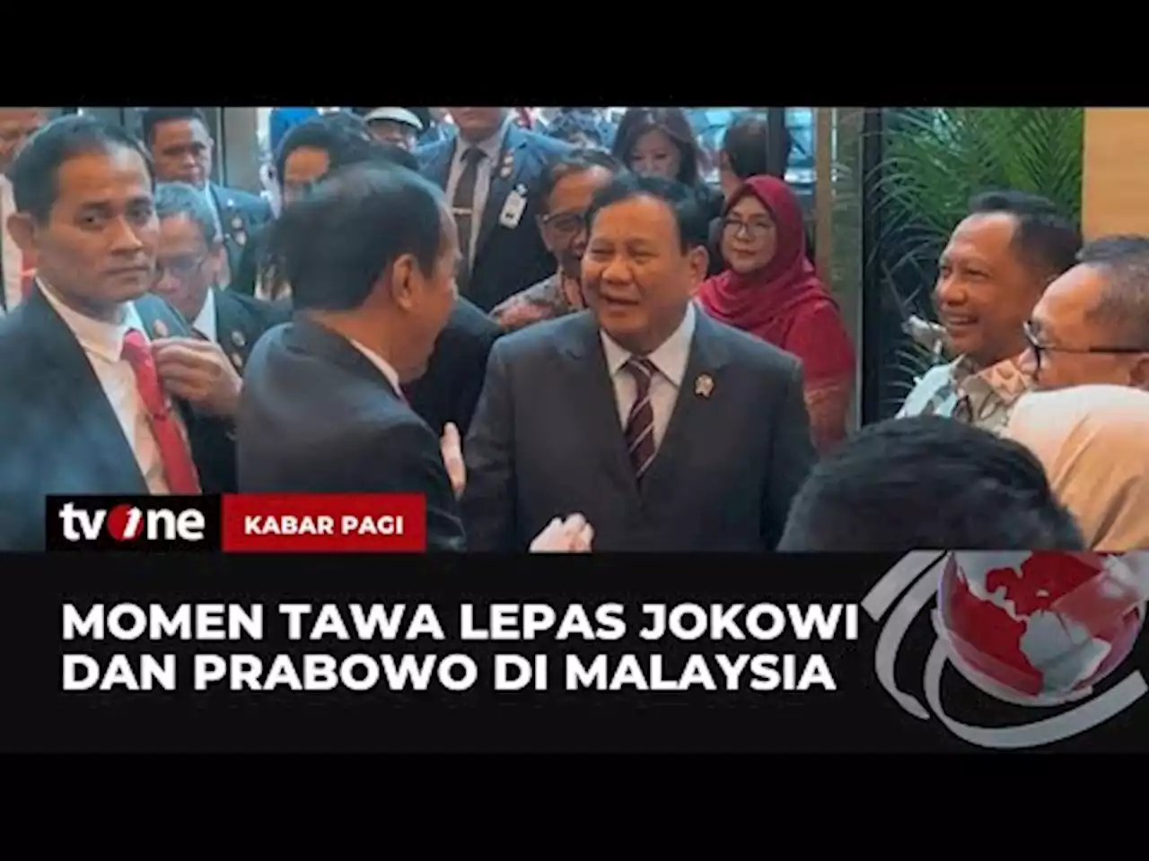 Momen Keakraban Jokowi dan Prabowo saat Kunjungan Kerja ke Malaysia - tvOne