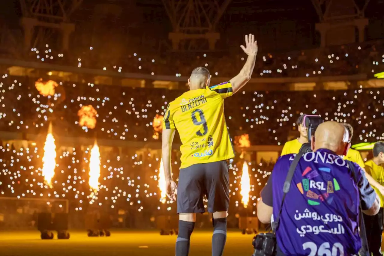 Como todo un ‘rockstar’, presentan a Karim Benzemá como nuevo jugador del Al-Ittihad