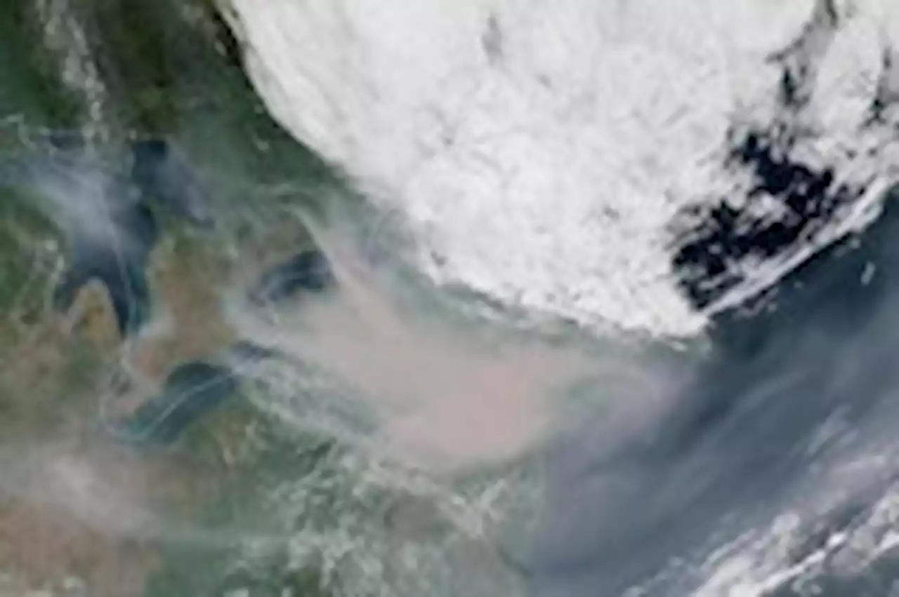 Satellite images show wildfire smoke creeping from Canada across U.S.