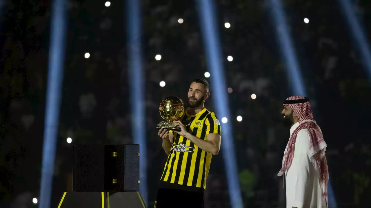 Así ha sido la multitudinaria y espectacular presentación de Karim Benzema en el King Abdullah