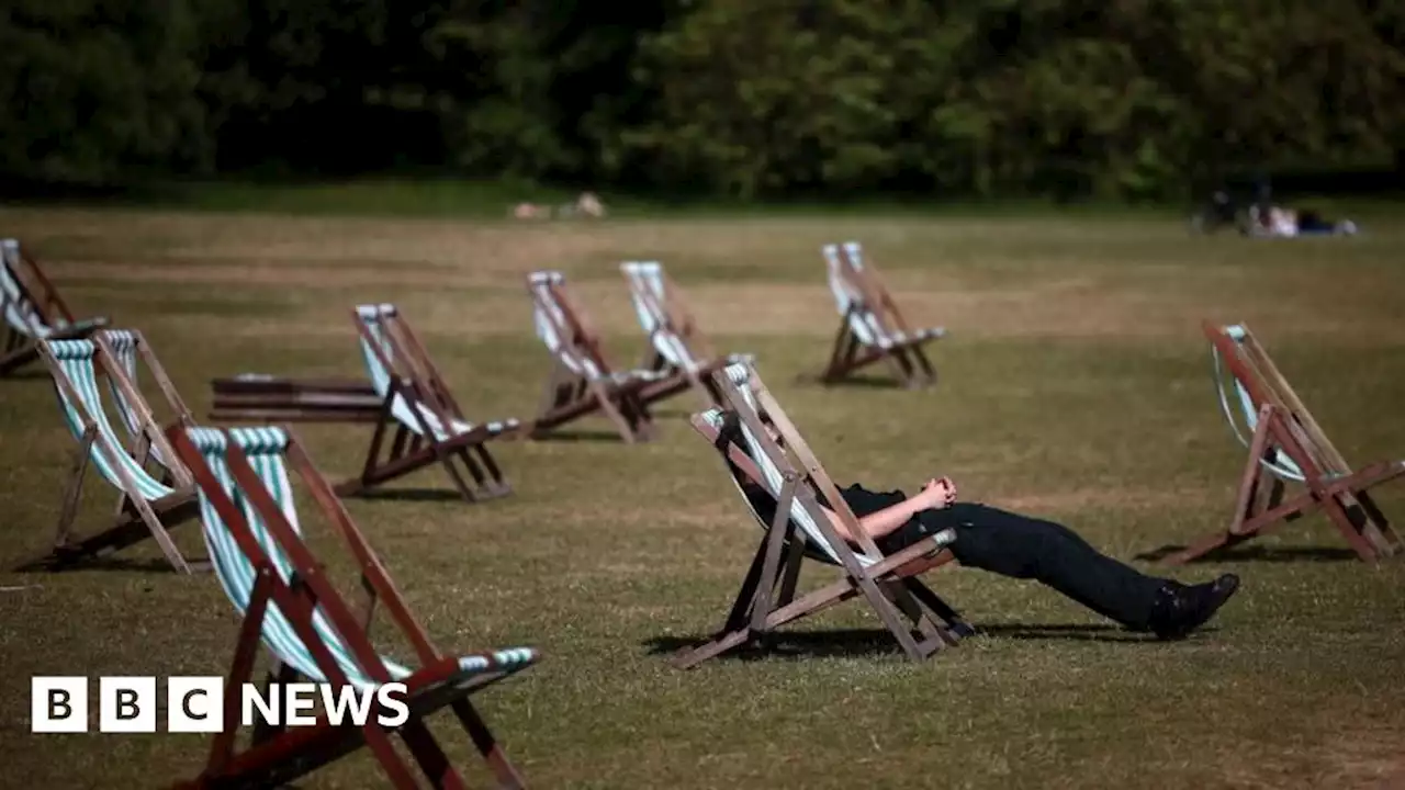 Heat health alert as parts of UK set for 30C