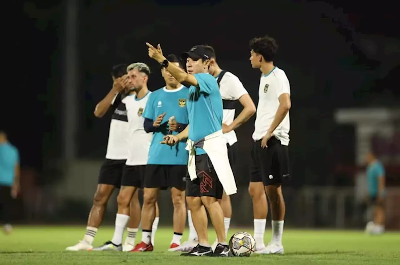 Timnas Indonesia Ketiban Banyak Masalah, Shin Tae-yong Mengaku Pasrah Lawan Argentina dan Palestina - Bolasport.com