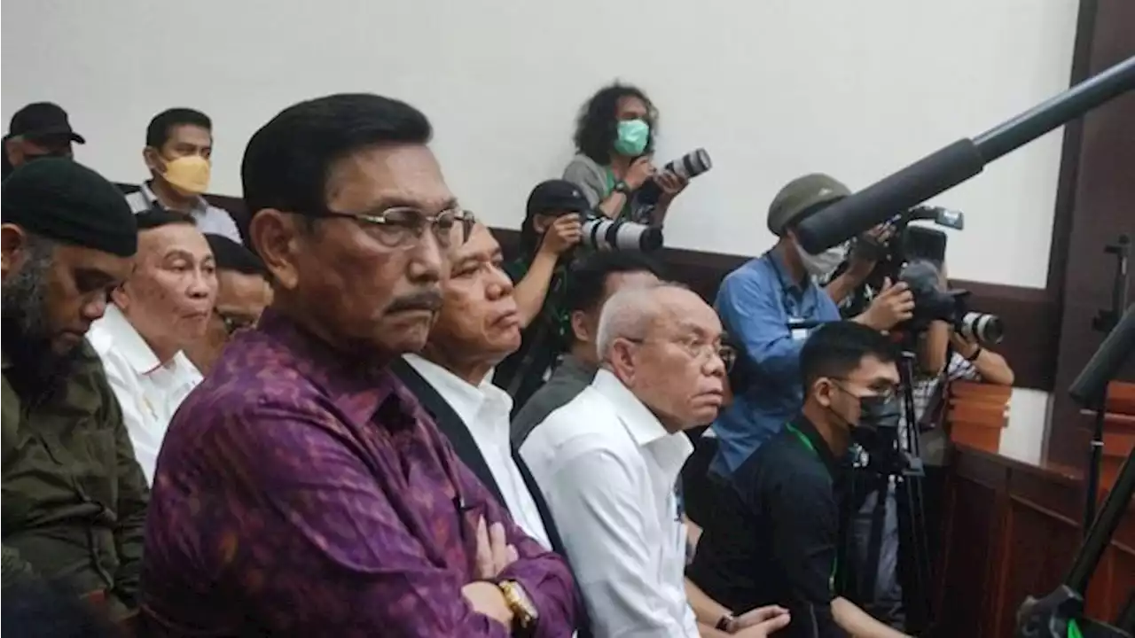 Mengejutkan! Haris Azhar Minta Luhut Urus Saham Freeport