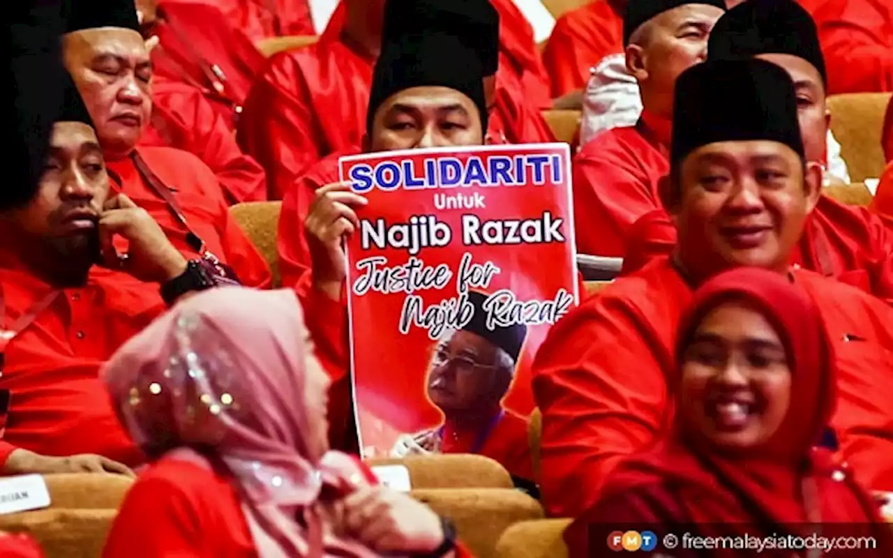 ‘Bebas Bossku’, ‘Hidup Bossku’ chants ring at Umno assembly