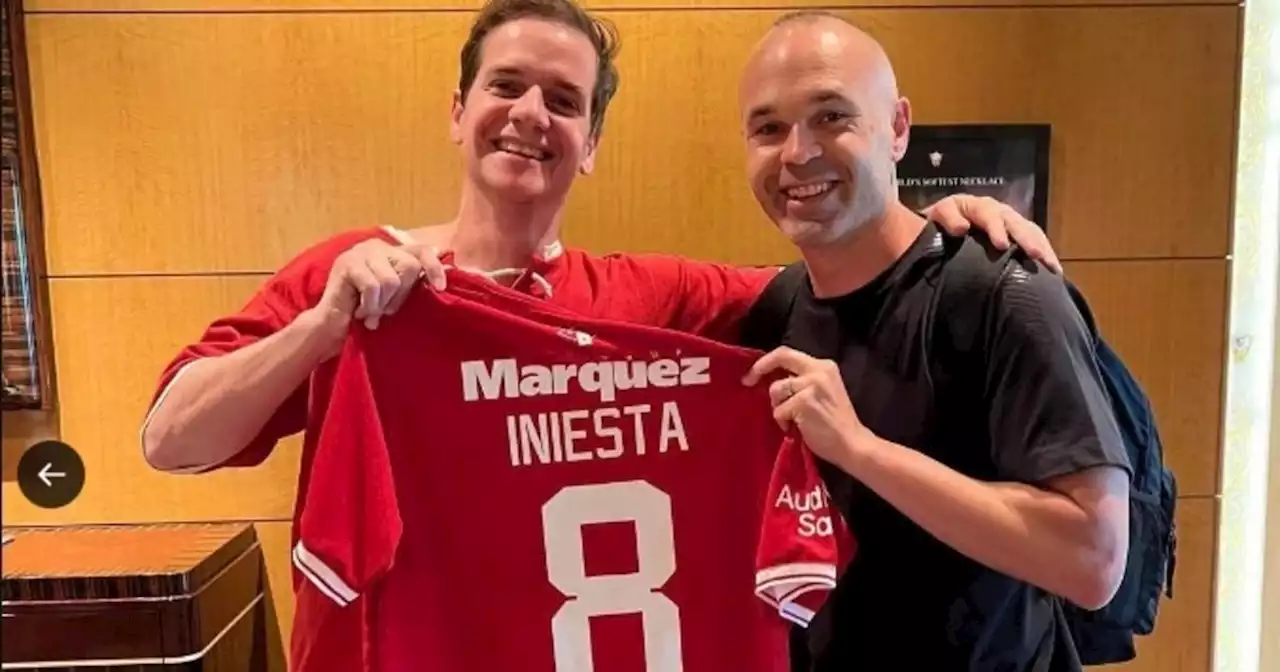 Dos cracks internacionales con la camiseta del Rojo