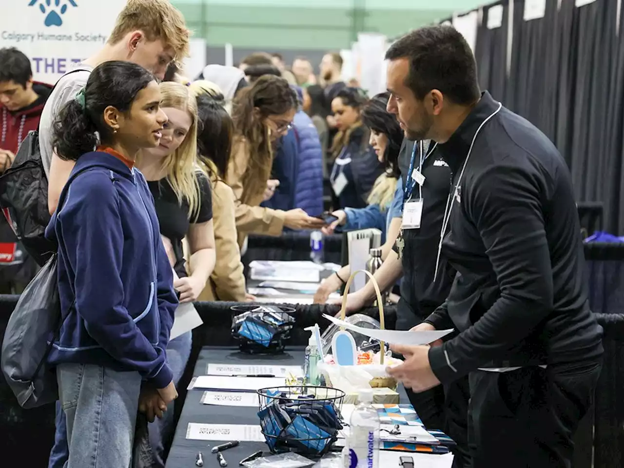 Canada loses 17,000 jobs as unemployment rate rises to 5.2%