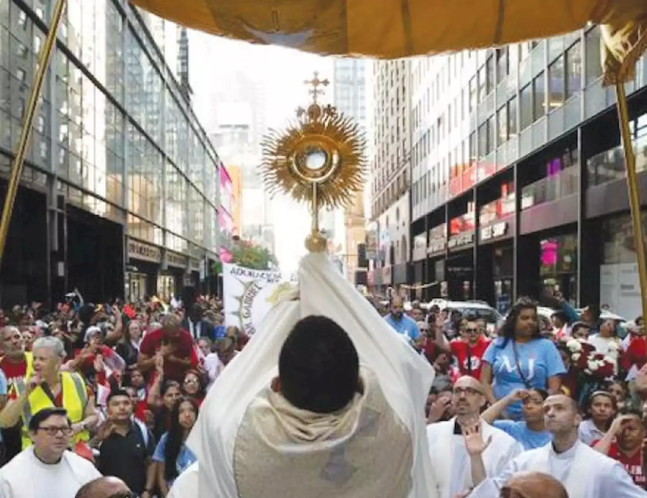 Perarakan raksasa Ekaristi di kota New York