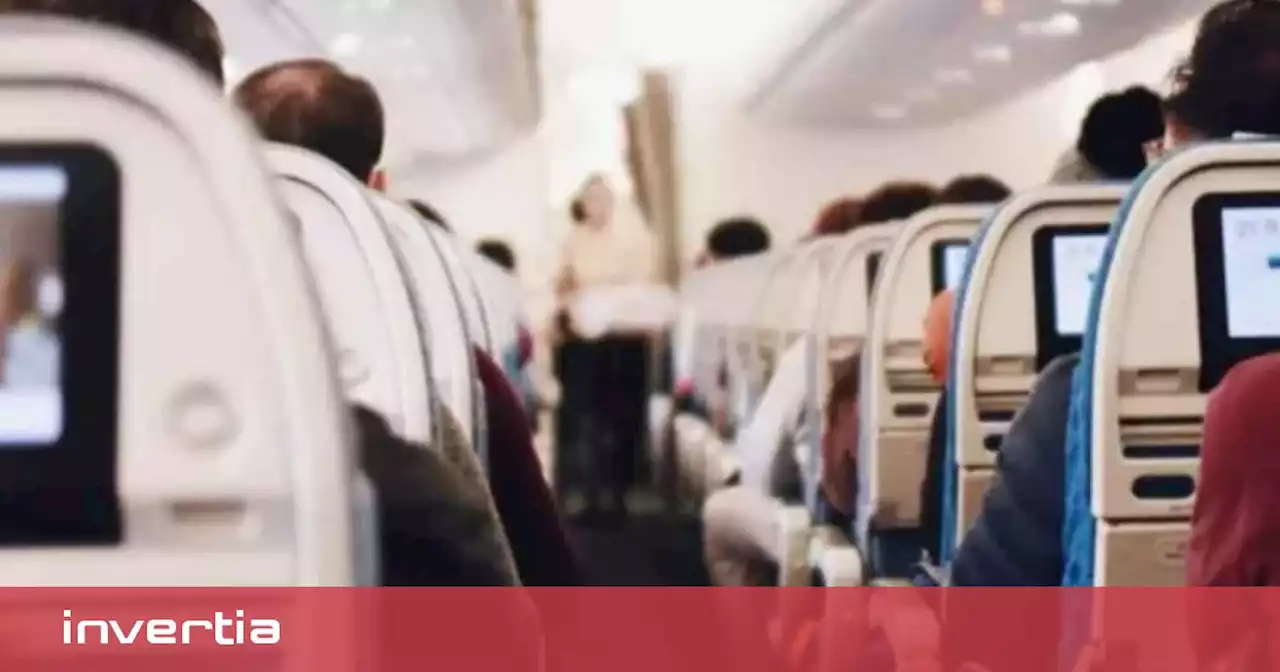 Fumar, beber alcohol, no abrocharse el cinturón… Se disparan los incidentes de pasajeros en los aviones