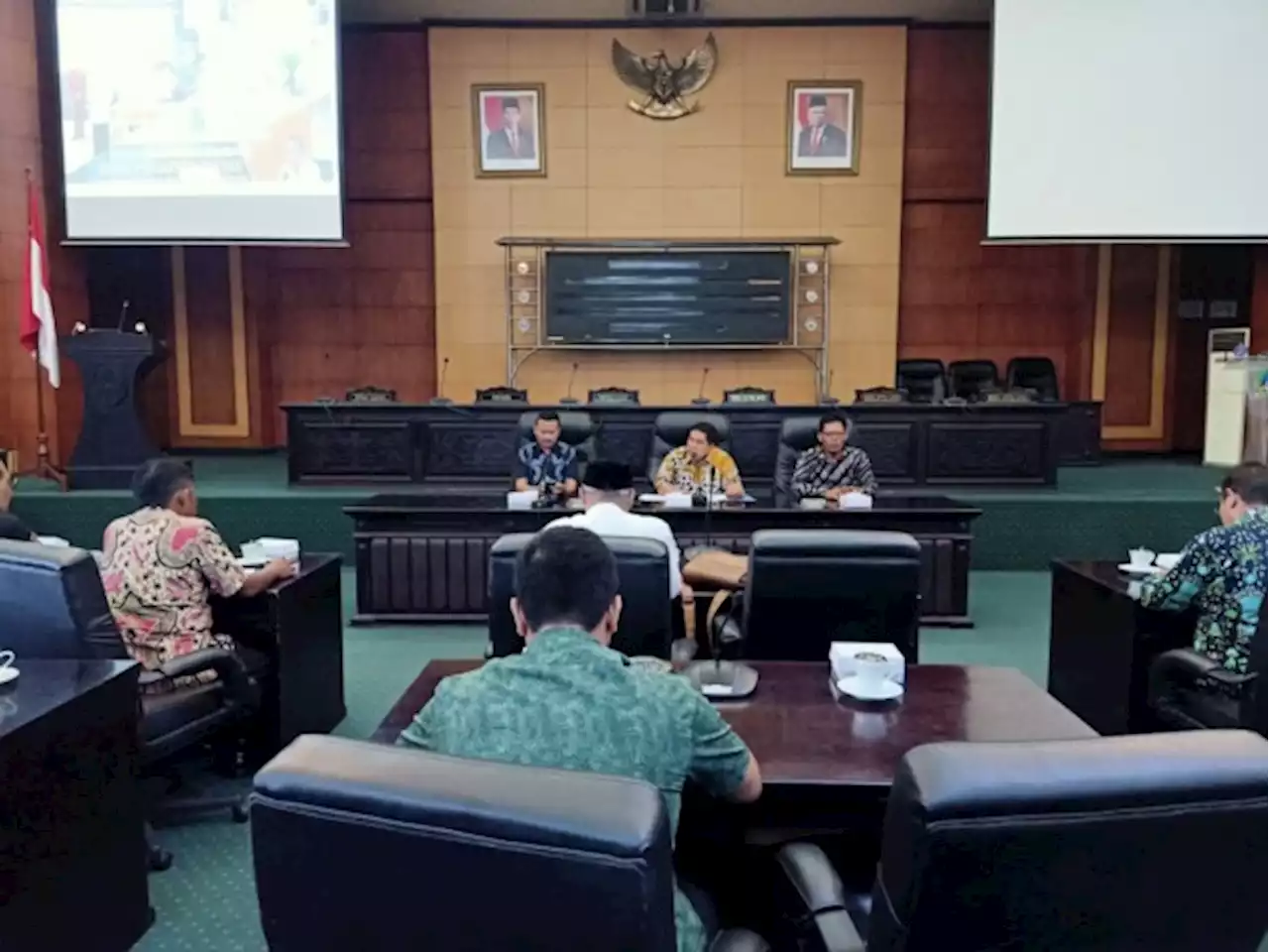 Datangi Gedung DPRD Jombang, Kades di Mojoagung Protes Kenaikan Tarif PBB P2