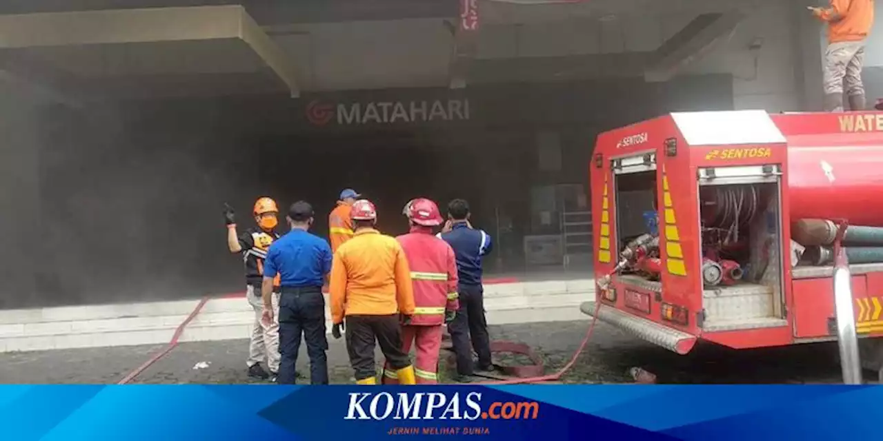 Matahari Dept Store Tasikmalaya Kebakaran, Pengunjung dan Pegawai Berlarian Keluar Gedung