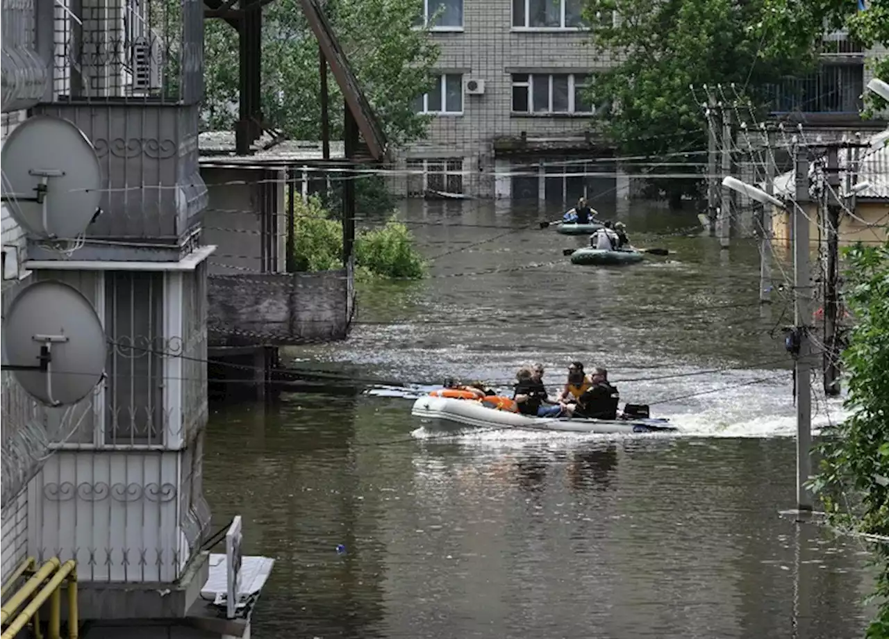 Rusia y Ucrania rescatan por su lado a damnificados por inundación