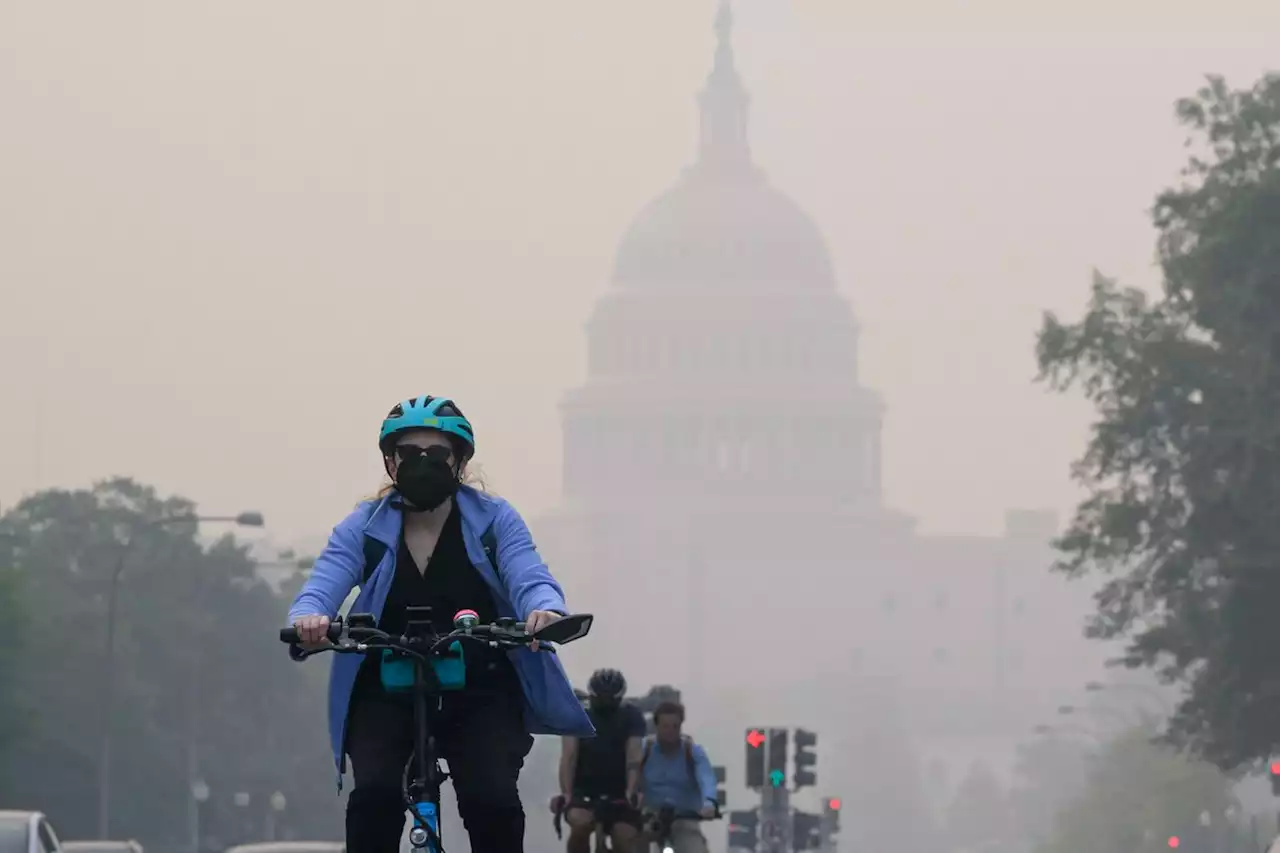 La Jornada: Canadá, a la espera de ayuda ante la ola de 400 incendios