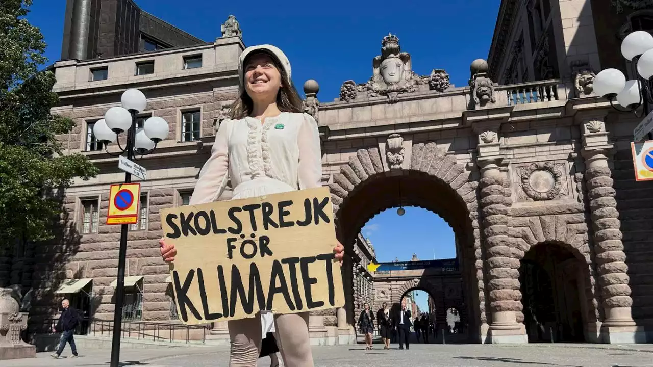 Greta si diploma e annuncia la fine degli scioperi del venerdì per il clima: “Parteciperò ad altre manifestazioni”