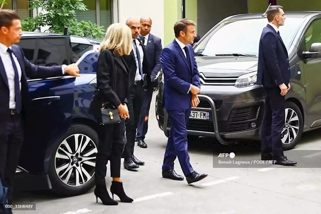 Attaque au couteau d'Annecy : Emmanuel Macron sur place, deux enfants toujours 'en urgence vitale'