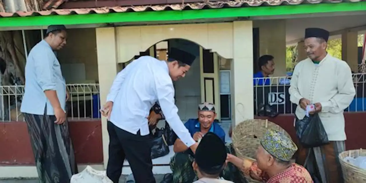 Kisah Kupat dan Lepet di Makam Sesepuh Sayyid Abdurrohman di Gresik | merdeka.com