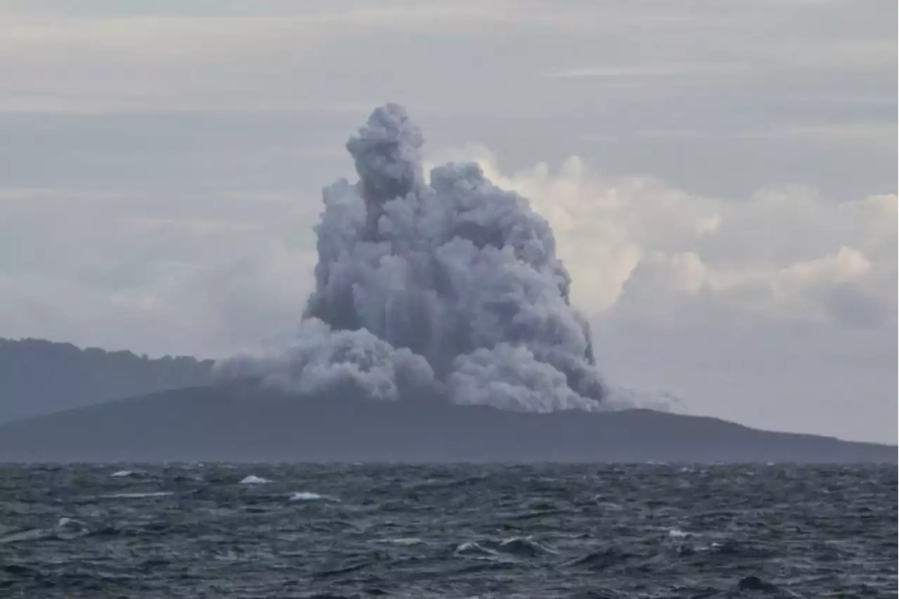 Indonesia’s Anak Krakatoa volcano erupts, spews huge ash column | The Malaysian Insight