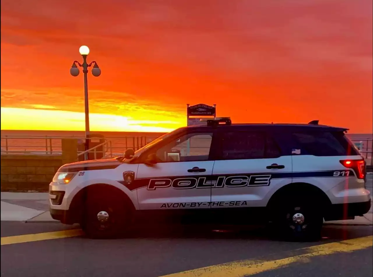 Girl rescued, father drowns in ocean off Jersey Shore, cops say