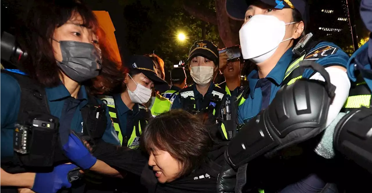 경찰, 비정규직 농성 또 강제해산... '차라리 우릴 죽여라'